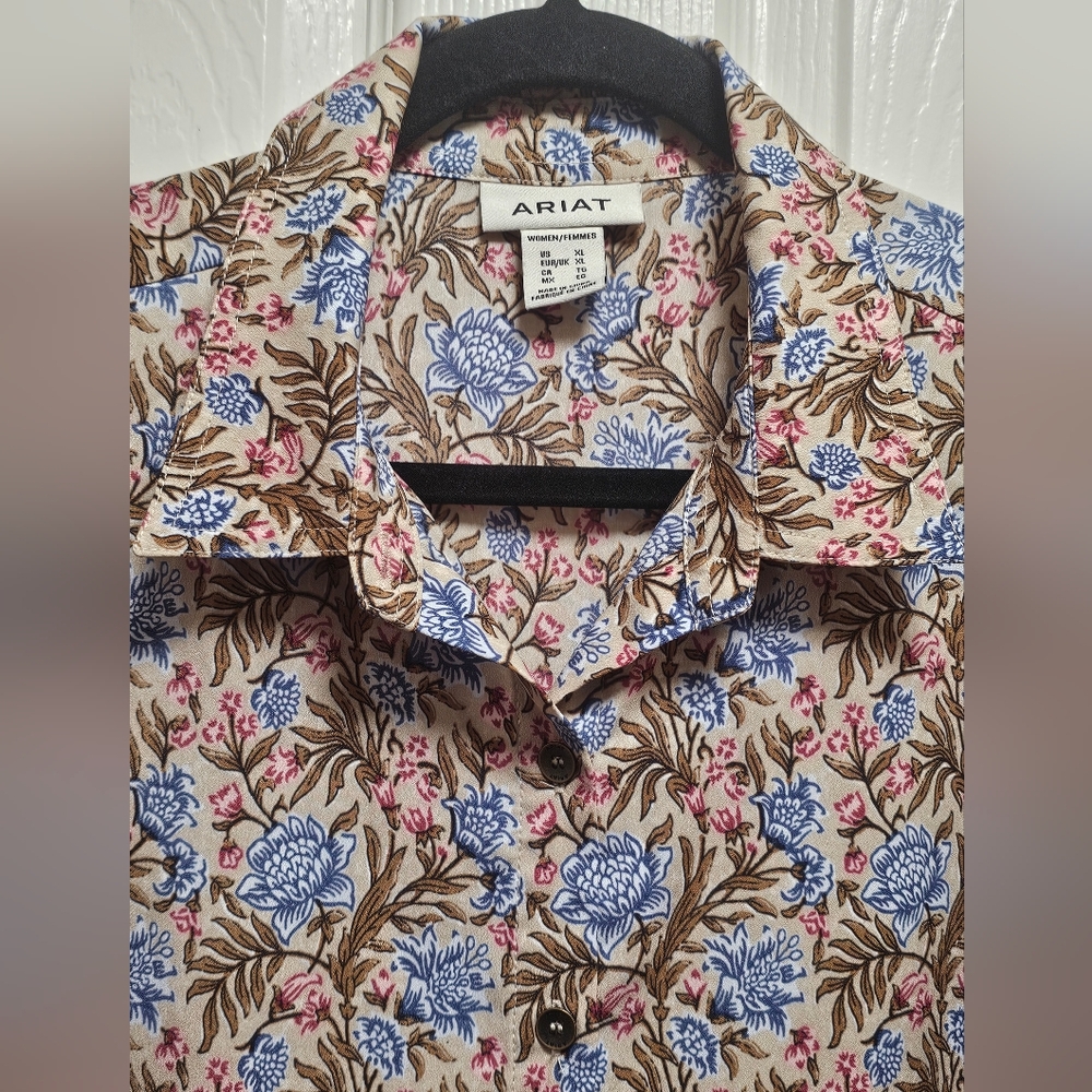 Ariat Women’s XL Beige Floral Western Shirt Blue & Pink Snap Button EUC - Picture 8 of 12